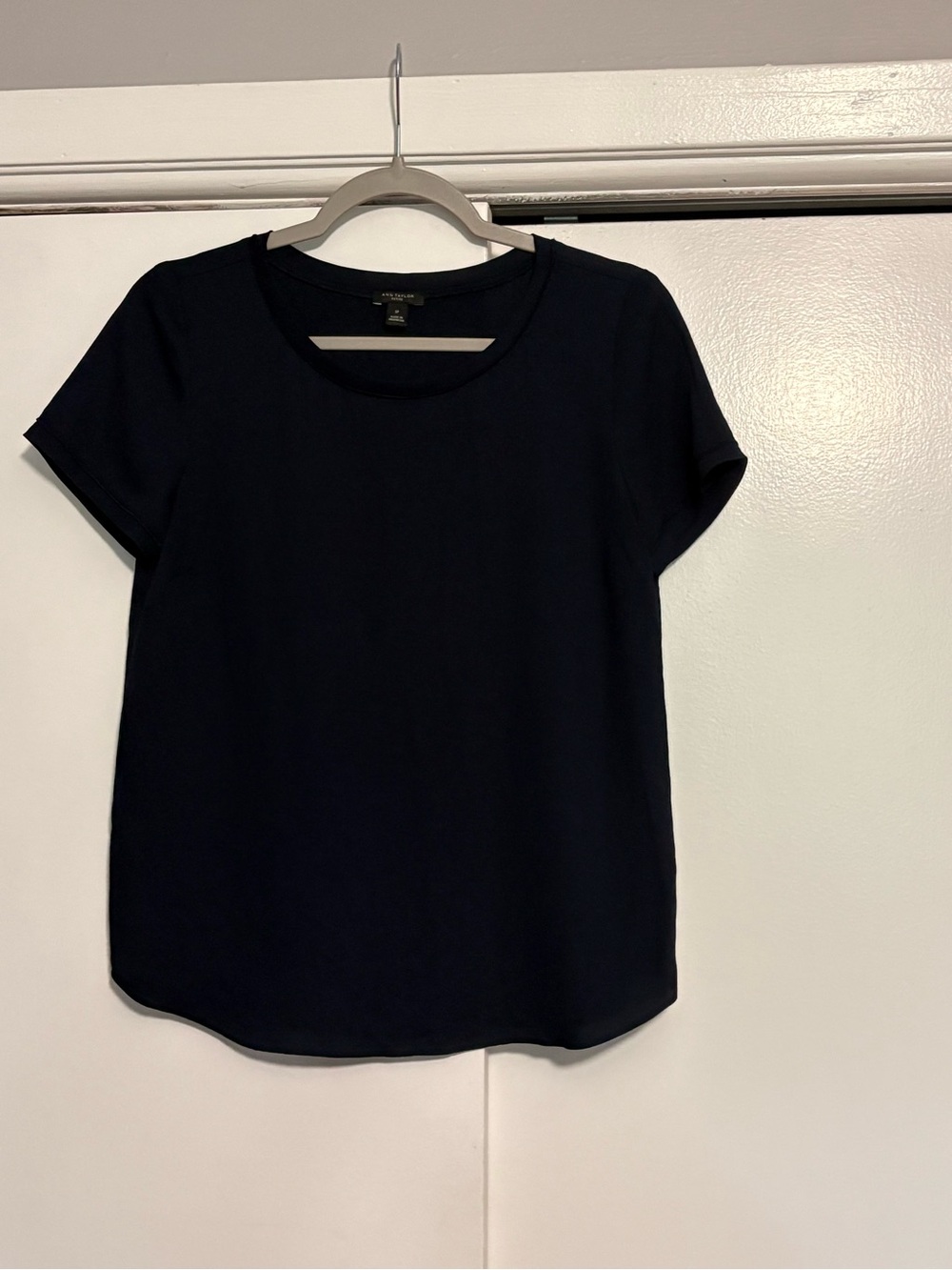 Ann Taylor Black Short Sleeve Scoop Neck Tee